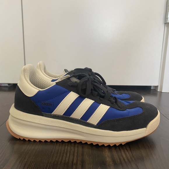 Adidas blue shoes - Picture 3 of 6